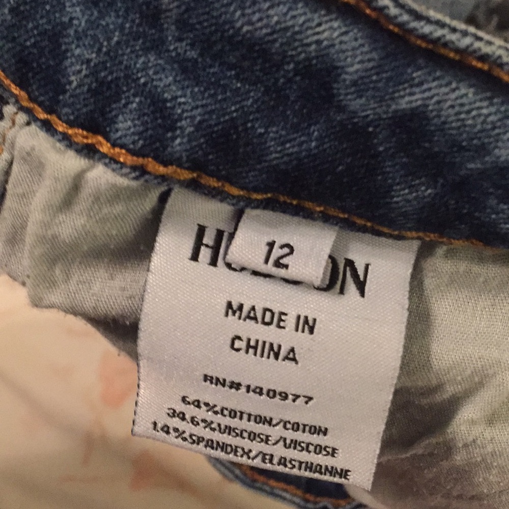 Hudson distressed jean shorts like new!! - Picture 4 of 4